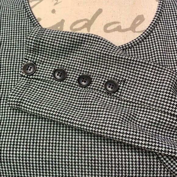 Ann Taylor Black White Winter medium petite top - Picture 4 of 6